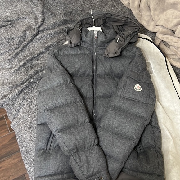 Brand new moncler puffy quality limited edition - Picture 2 of 8